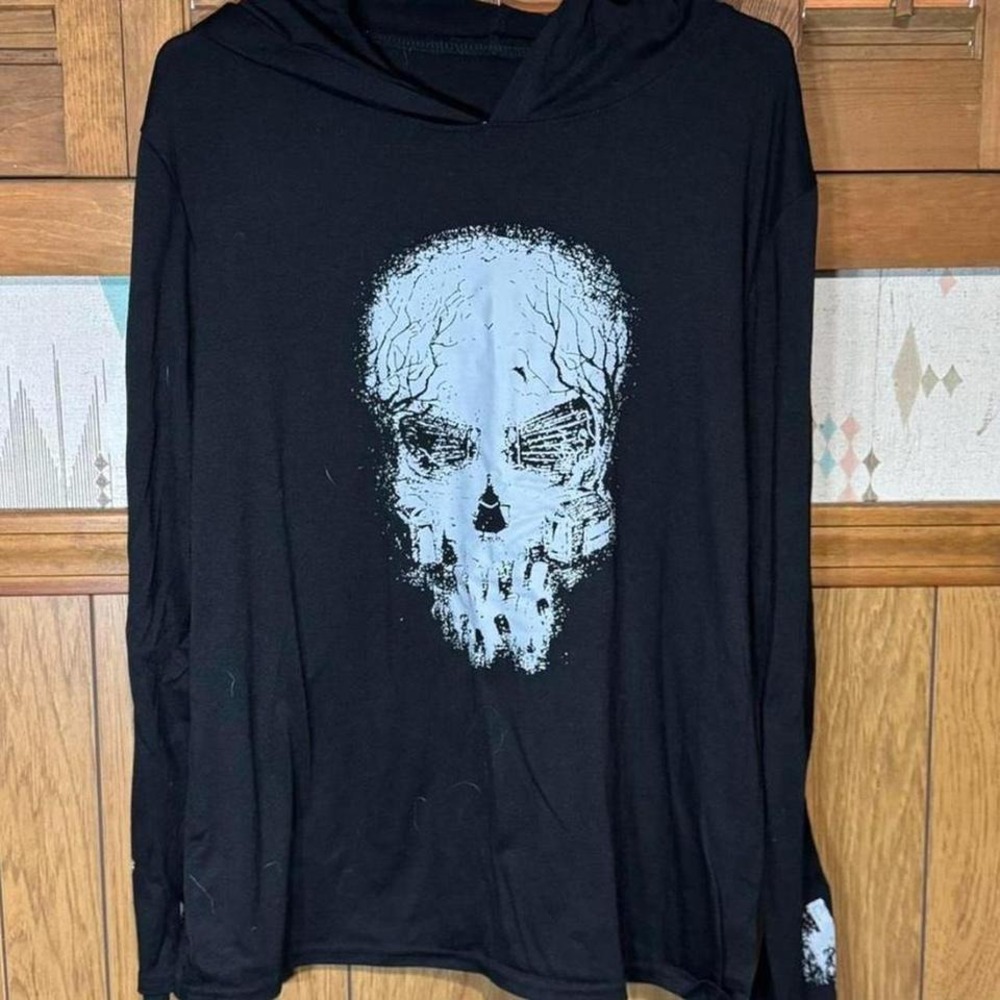Black long sleeve‎ with hood and white skull print Size XL